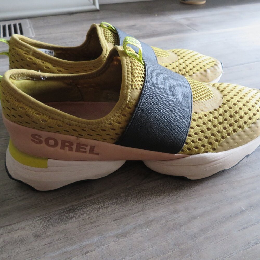 Sorel Women`s shoes size 10 Athletic shoes lime green walking running shoes EUC
